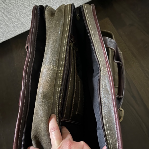 Legendary Executive Computer Briefcase - Picture 7 of 12